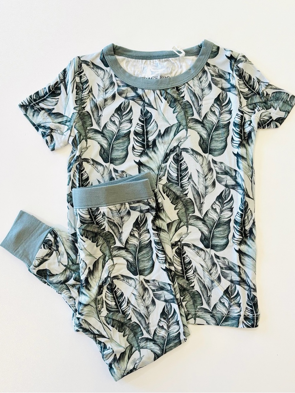 Kids Leaf Print Bamboo Set in Sage Green